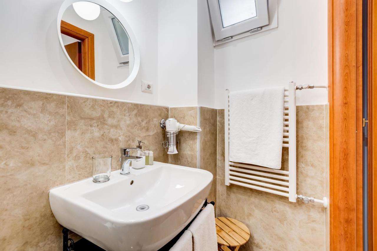 Lovely And Modern Nest Near The Colosseum روما المظهر الخارجي الصورة